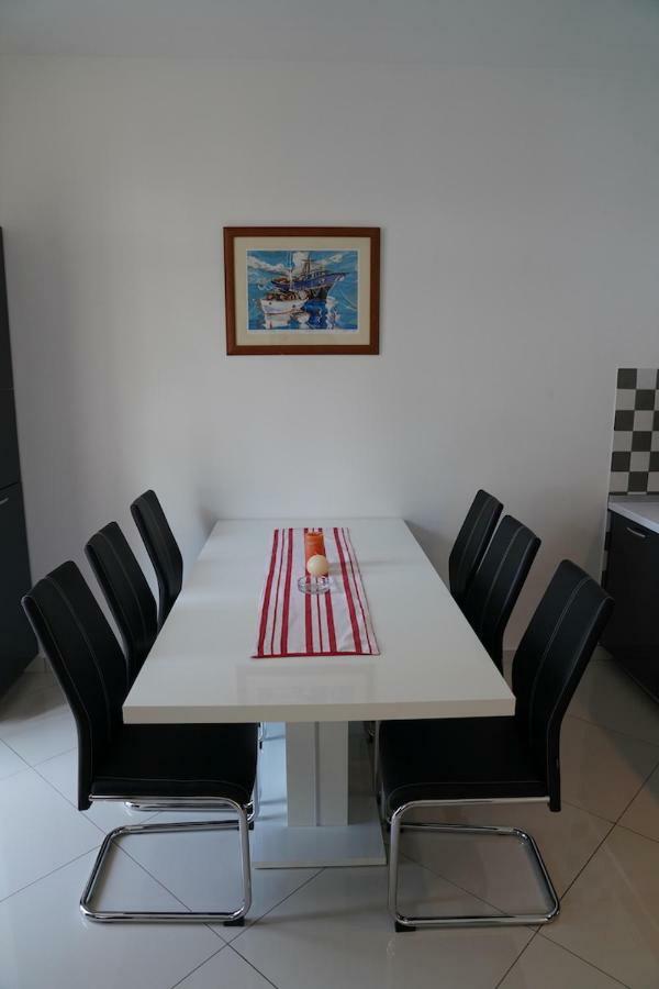 Sesar Apartments Krk - No. 2 Vinko Krk Town Luaran gambar