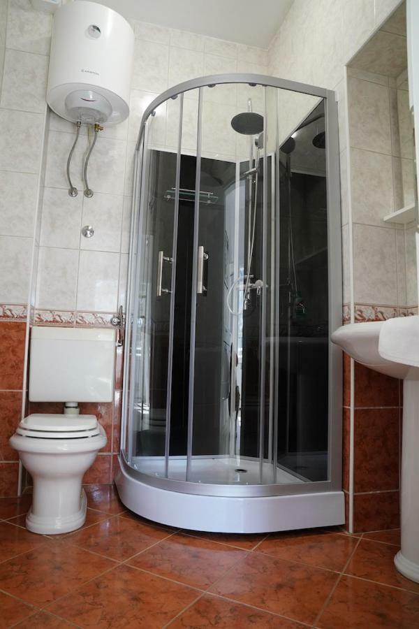 Sesar Apartments Krk - No. 2 Vinko Krk Town Luaran gambar