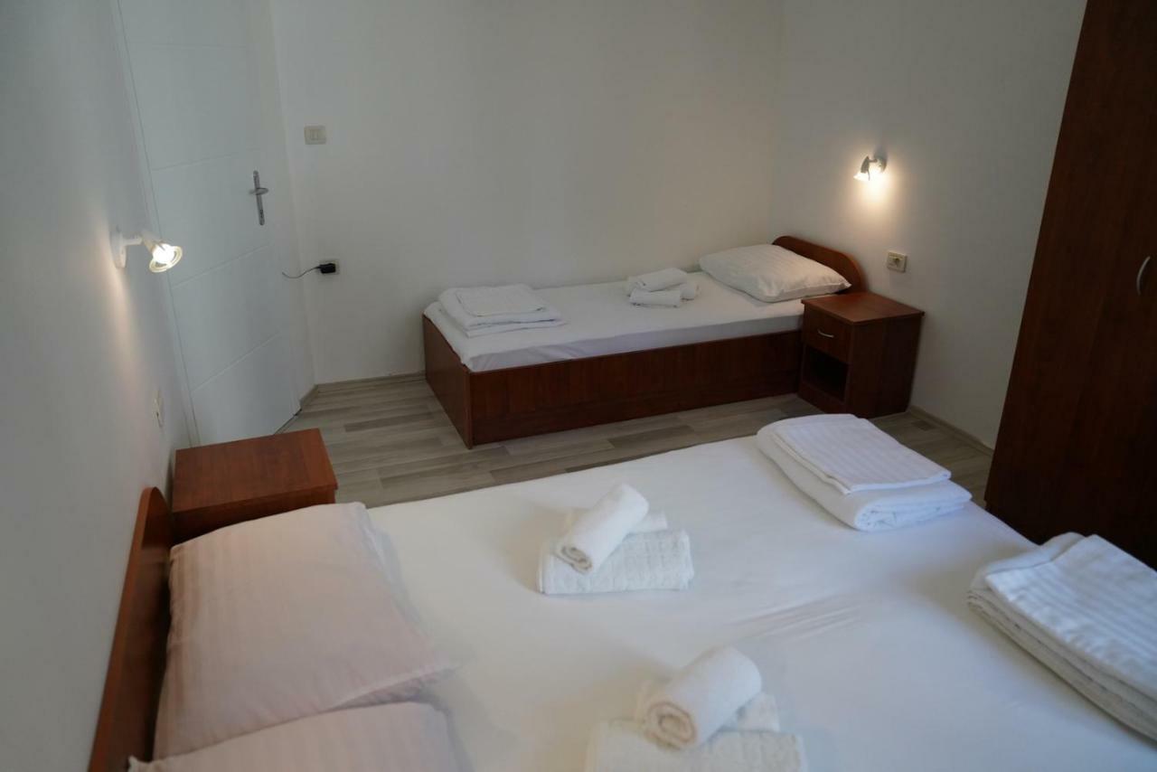 Sesar Apartments Krk - No. 2 Vinko Krk Town Luaran gambar