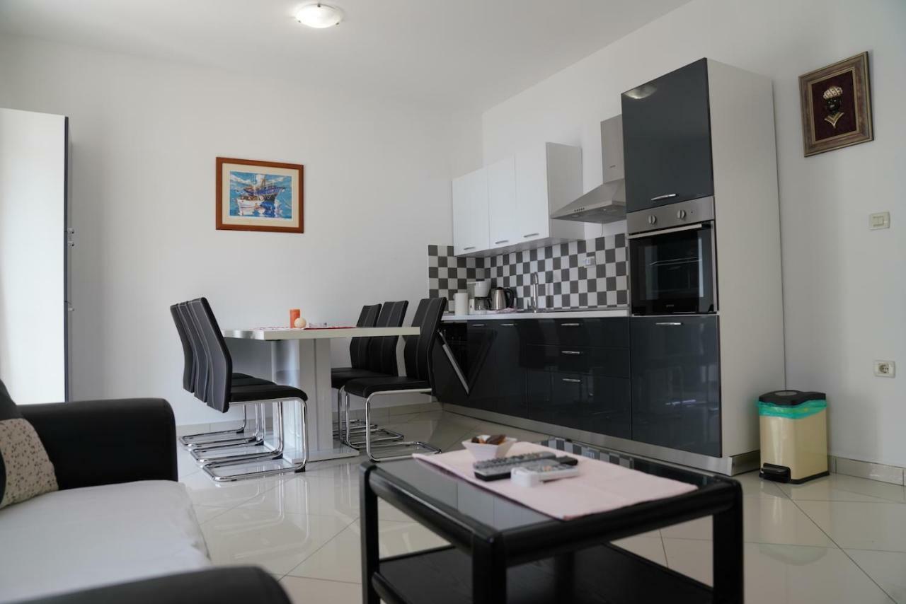 Sesar Apartments Krk - No. 2 Vinko Krk Town Luaran gambar