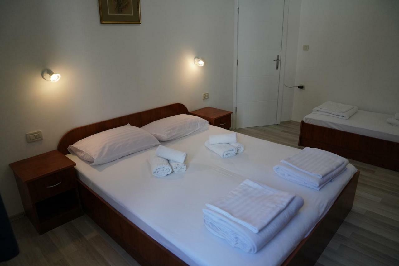 Sesar Apartments Krk - No. 2 Vinko Krk Town Luaran gambar